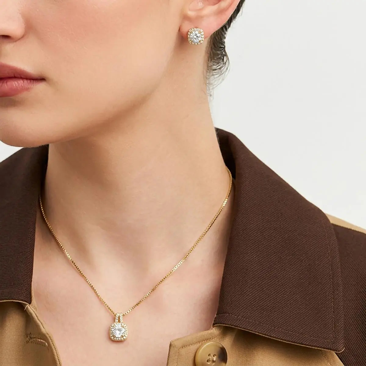 Conjunto Folheado a Ouro Brinco e Colar Quadrado com Cristal Redondo e Zircônias