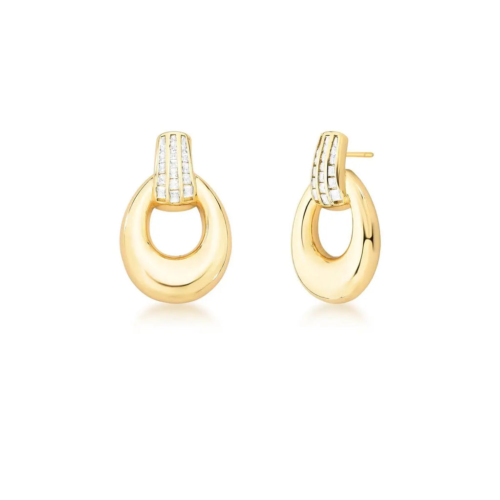 Brinco Folheado a Ouro Oval Vazado e Zircônias