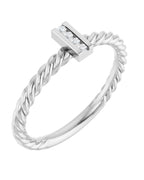 Anel Barra e Torcido Cravejado em Ouro 14k com Diamantes Naturais