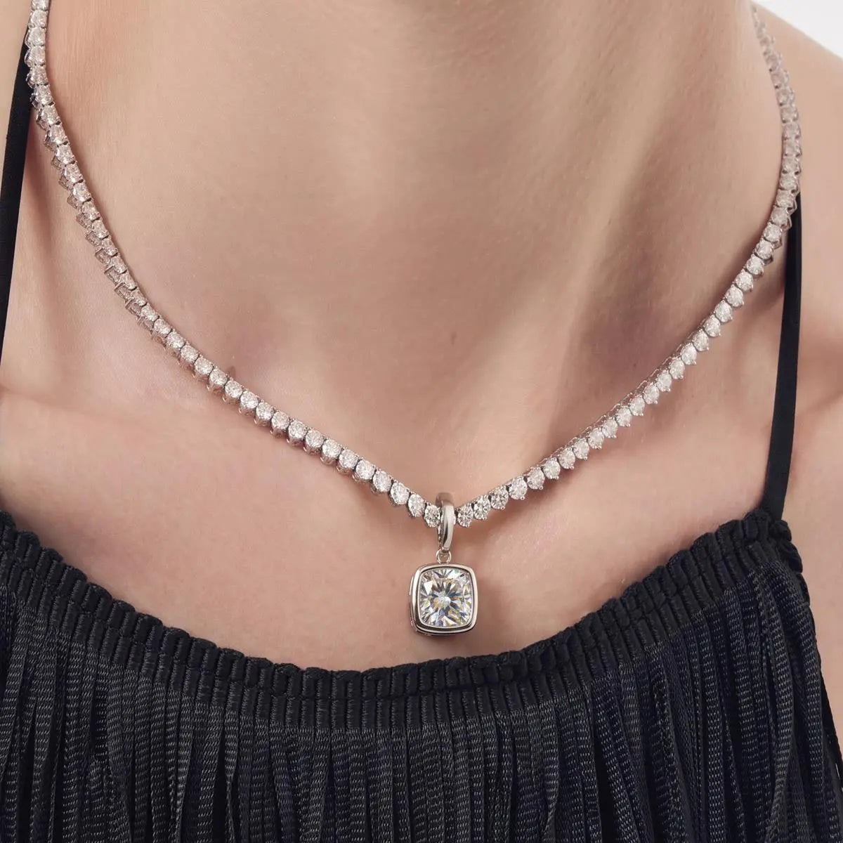 Pingente de Prata 925 com Fecho em Pedra Moissanite 10x10mm