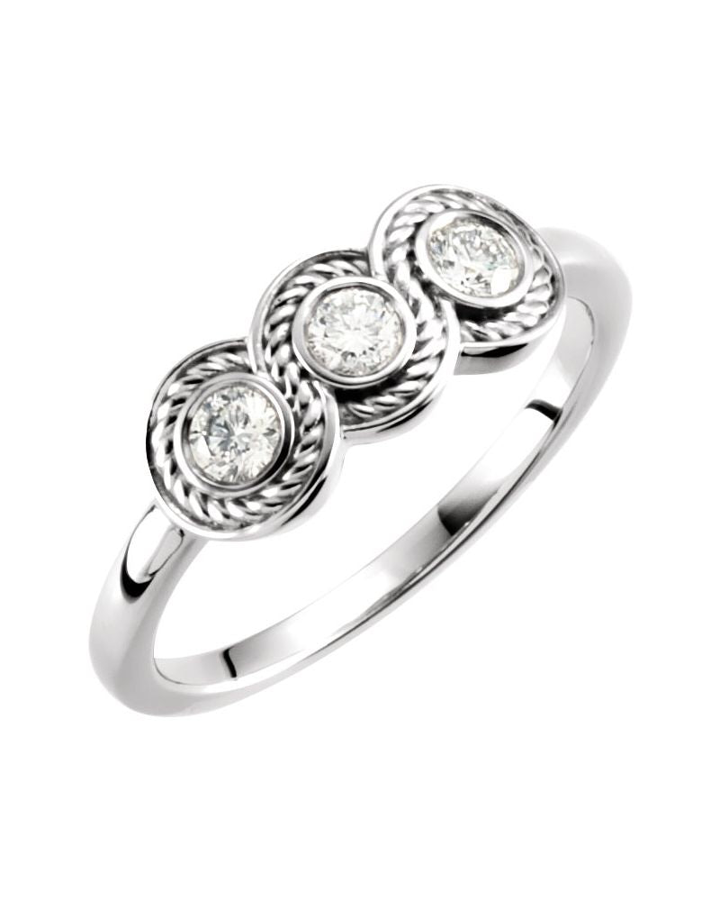 Anel Três Pedras com Cravação Bezel em Ouro 14k com Diamantes Naturais – Modelo 2