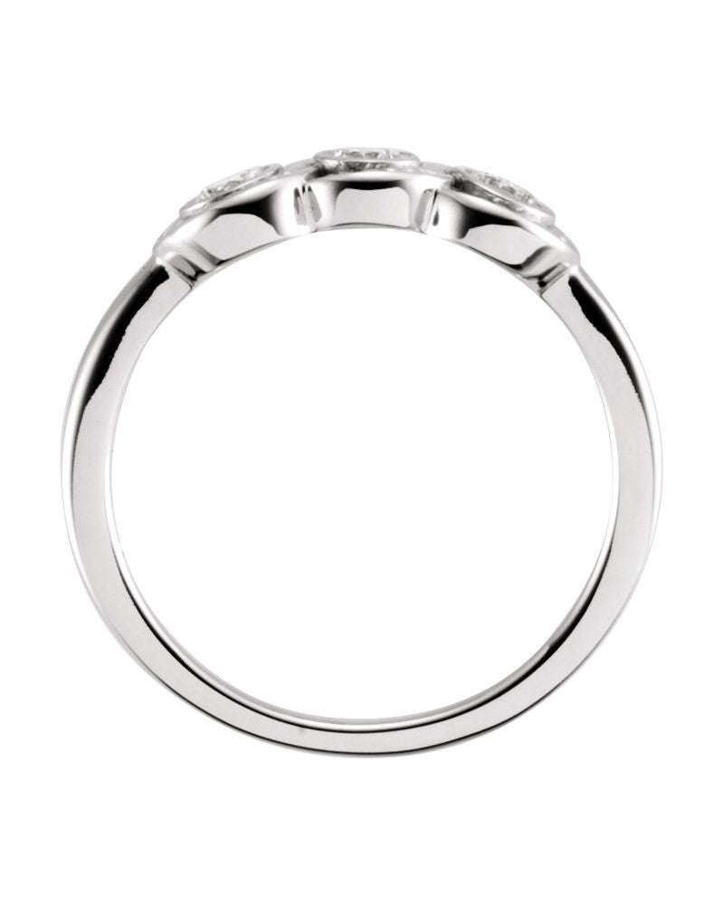 Anel Três Pedras com Cravação Bezel em Ouro 14k com Diamantes Naturais – Modelo 2