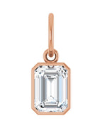 Pingente Esmeralda (lapidação) Solitário com Cravação Bezel em Ouro 14k com Diamantes de Laboratório