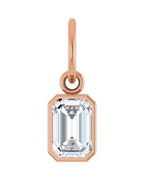 Pingente Esmeralda (lapidação) Solitário com Cravação Bezel em Ouro 14k com Diamantes de Laboratório