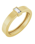 Anel Solitário Leve com Cravação Bezel em Ouro 14k com Diamantes de Laboratório
