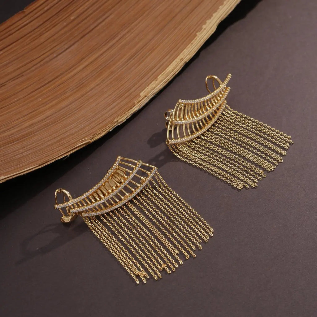 Brinco Ear Folheado a Ouro Cuff Cravejado com Franjas Lisas