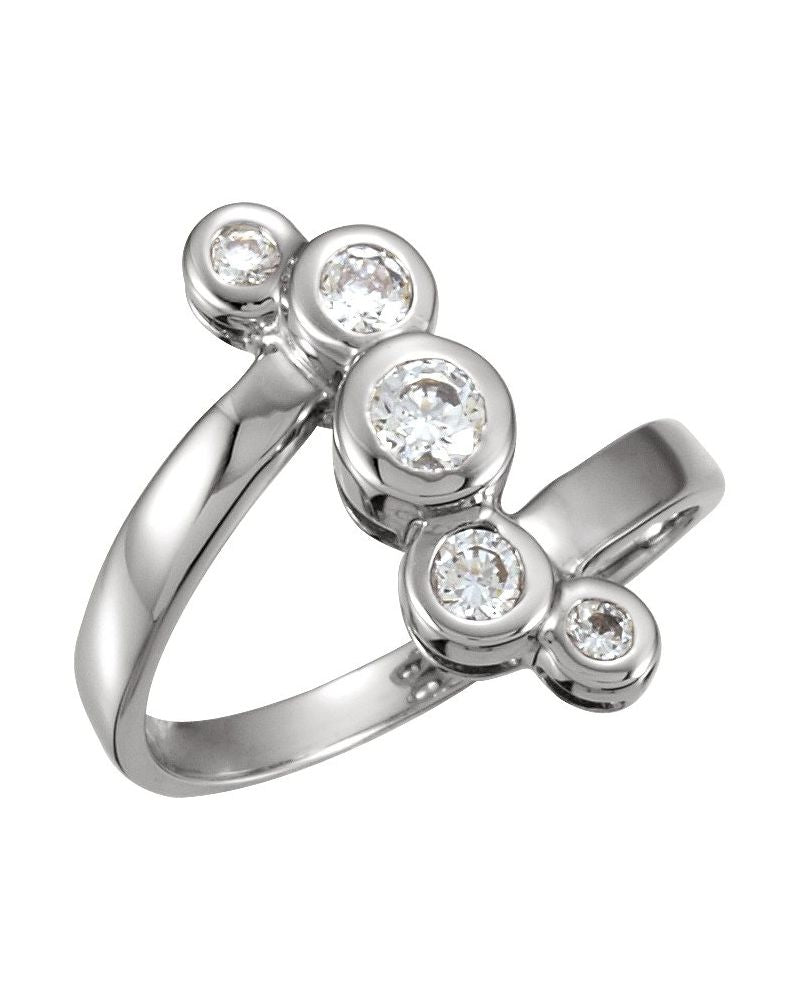 Anel Mão Direita com Cravação Bezel em Ouro 14k com Diamantes Naturais