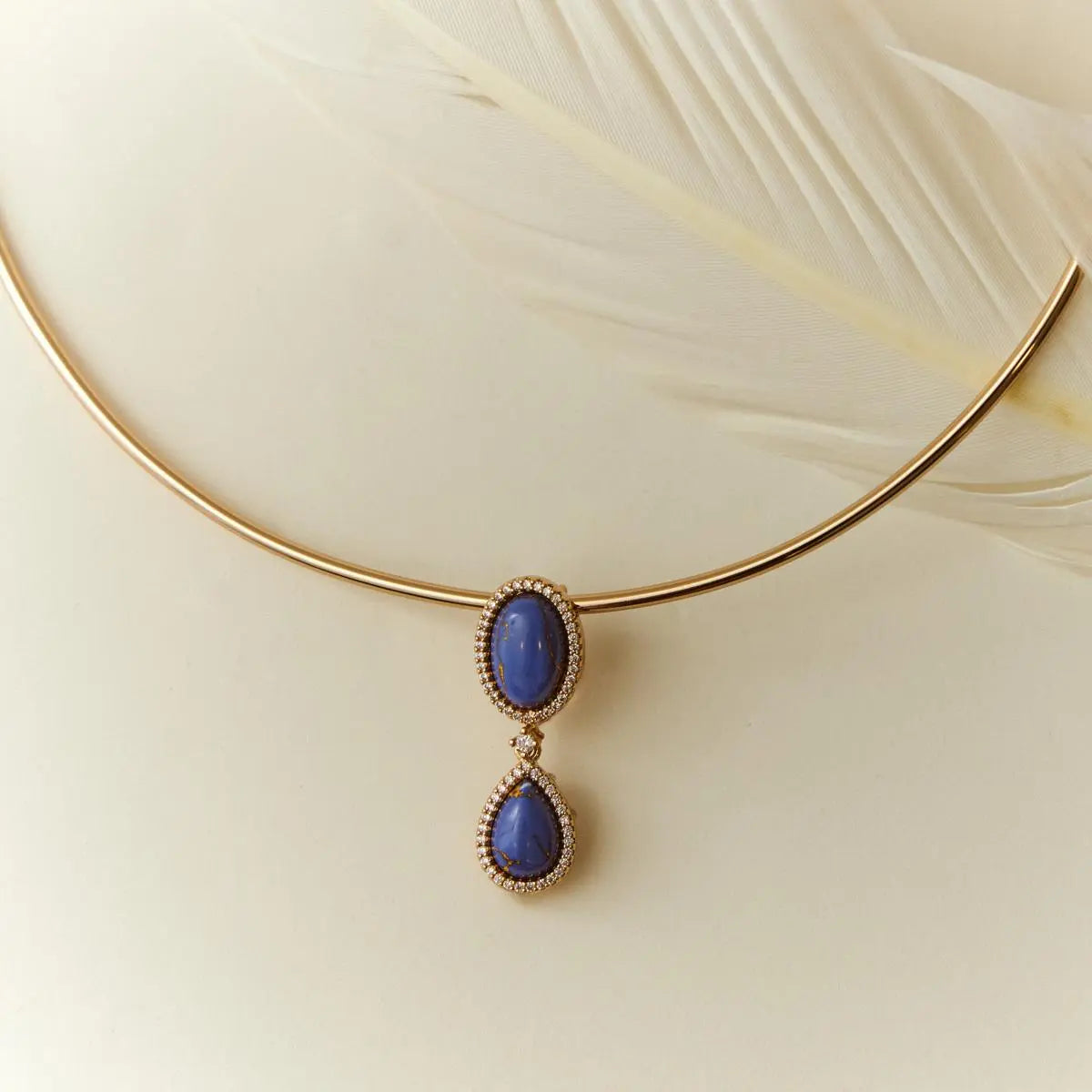 Gargantilha Folheada a Ouro Aro com Pedras Lápis Lazuli e Zircônias