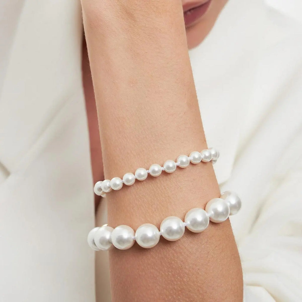 Pulseira Folheada a Ouro com Pérolas Shell e Fecho Imã