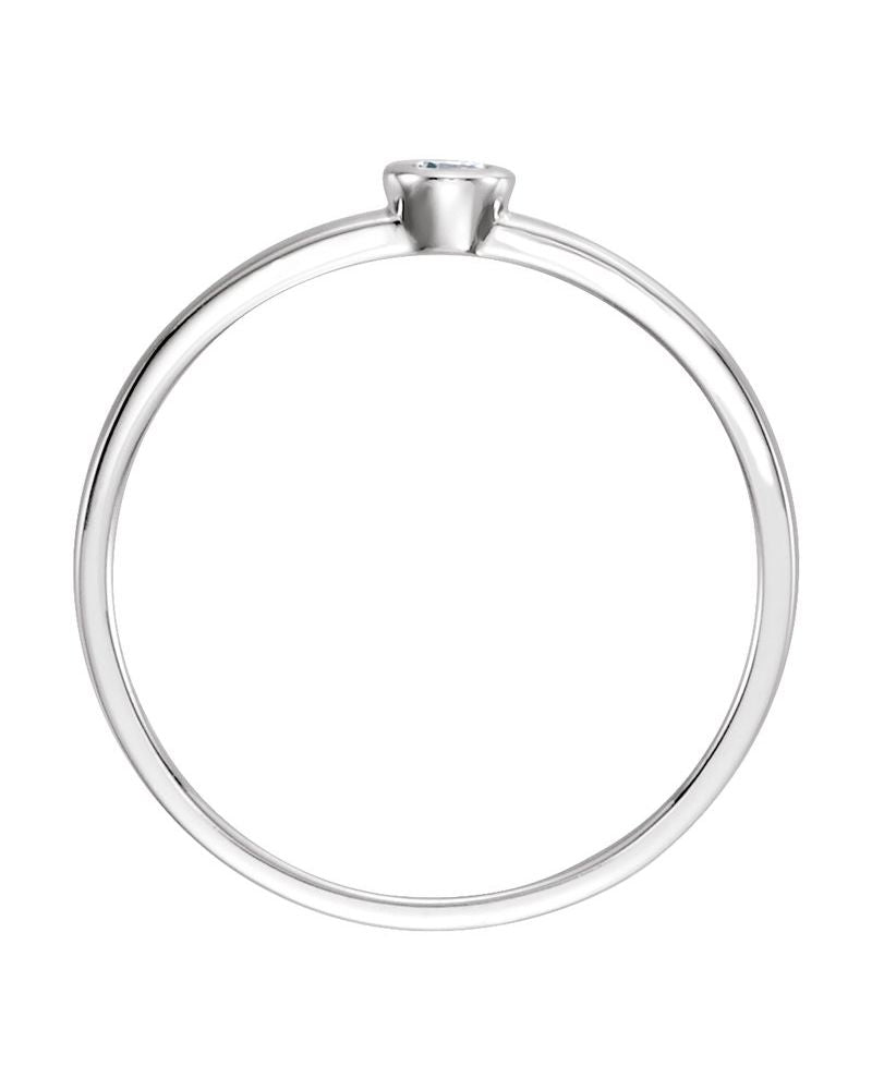 Anel Solitário com Cravação Bezel em Ouro 14k com Diamantes Naturais