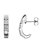 Brinco Meia Argola com Cravação Trilho em Ouro 14k com Diamantes Naturais