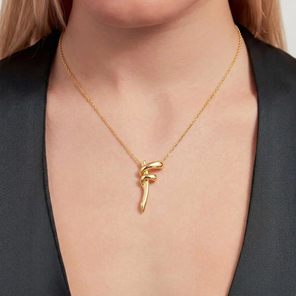 Colar Folheado a Ouro com Pingente de Nó Liso