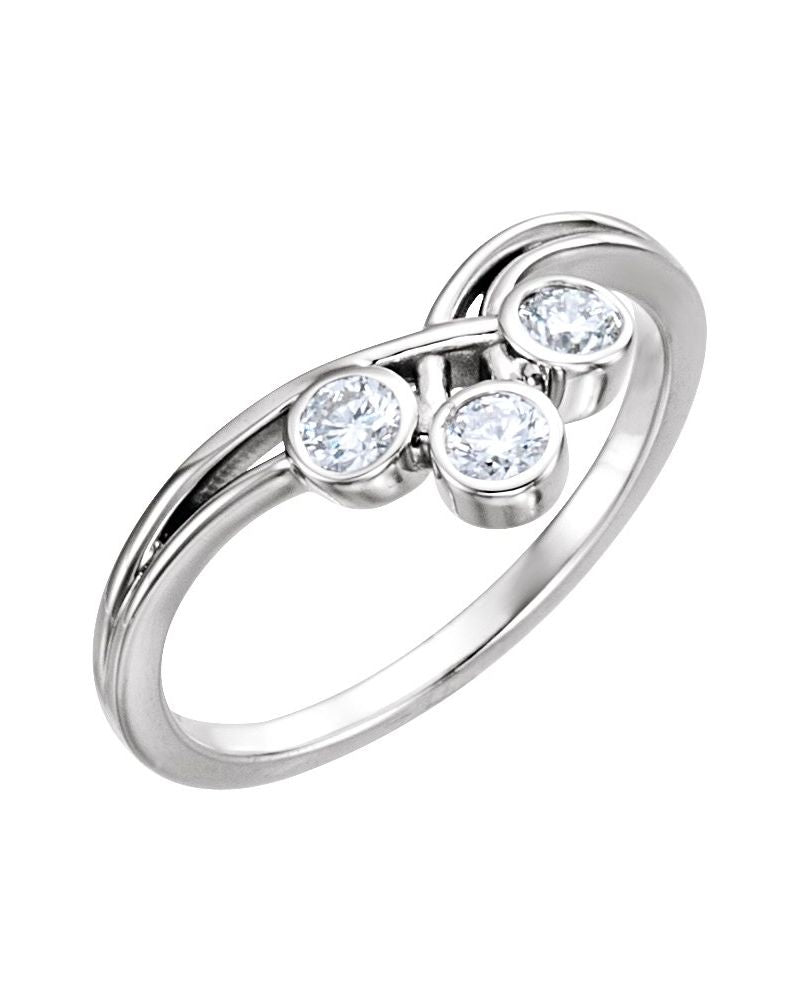 Anel Três Pedras com Cravação Bezel em Ouro 14k com Diamantes Naturais – Modelo 5