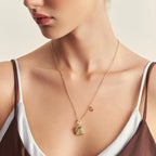 Colar Folheado a Ouro com Pingente Retangular e de Gota em Cristal
