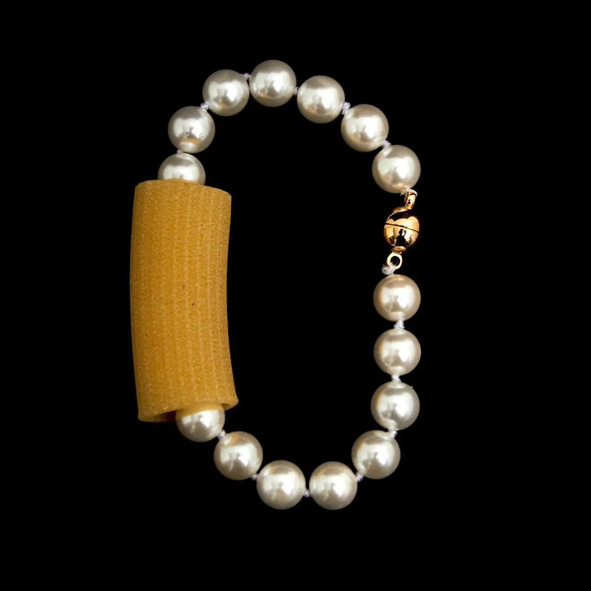 Pulseira Folheada a Ouro com Pérolas Shell Redondas e Fecho Ímã