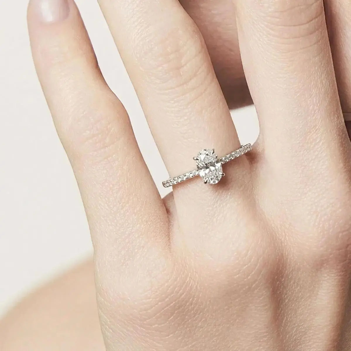 Anel de Prata 925 Oval em Pedras Moissanites