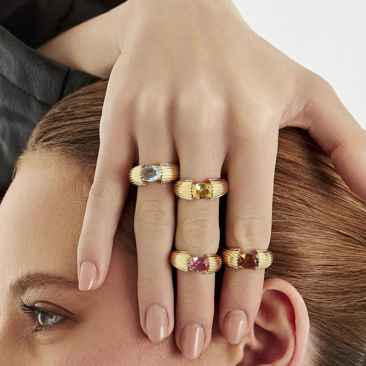 Anel Folheado a Ouro Texturizado com Cristal Oval