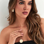 Meia Argola Folheada a Ouro com Cristais