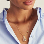 Colar Folheado a Ouro com Pingente Retangular e de Gota em Cristal