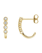 Brinco Meia Argola Cravejado em Ouro 14k com Diamantes Naturais – Modelo 5