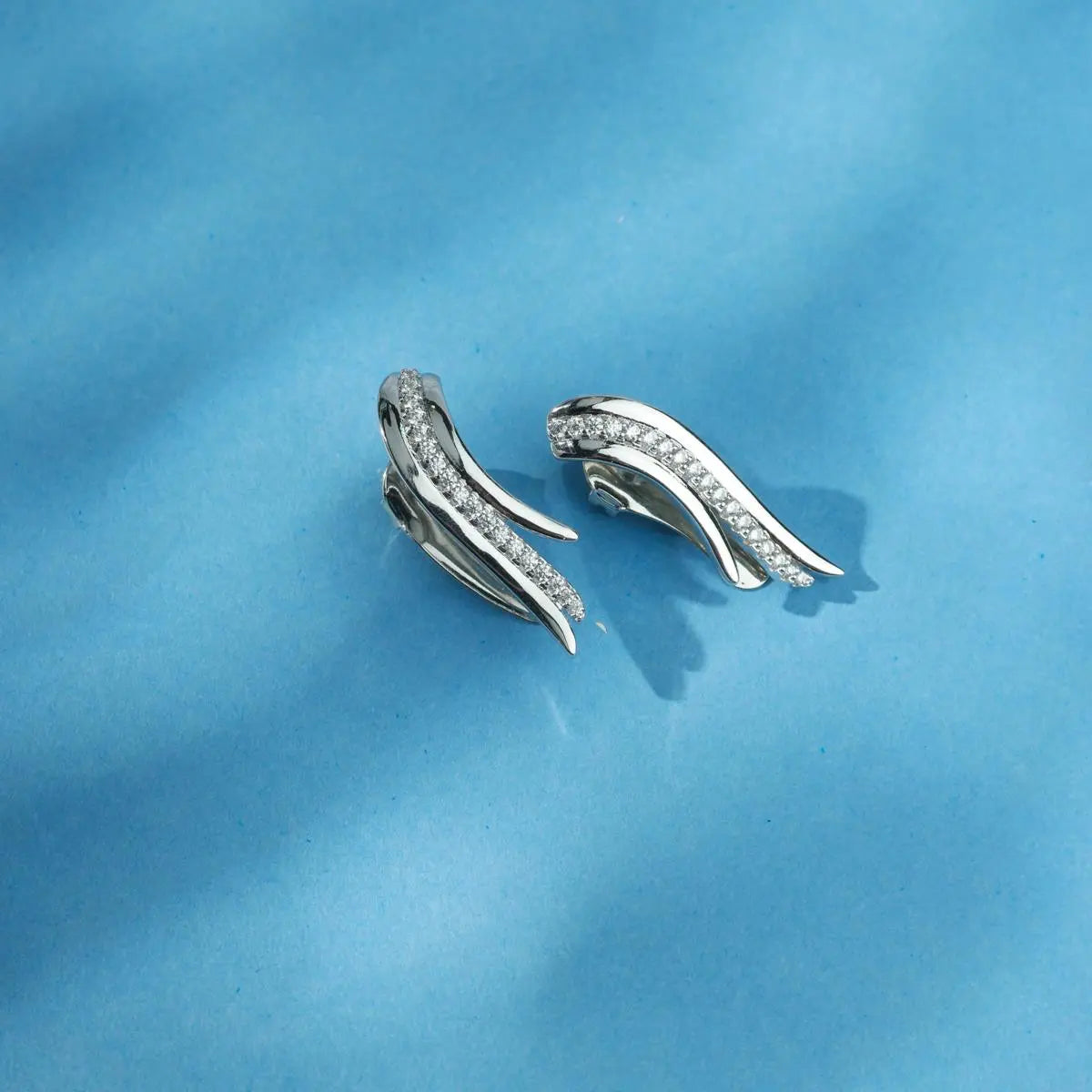 Brinco Ear Folheado a Ródio Cuff Cravejado de Zircônias e Liso