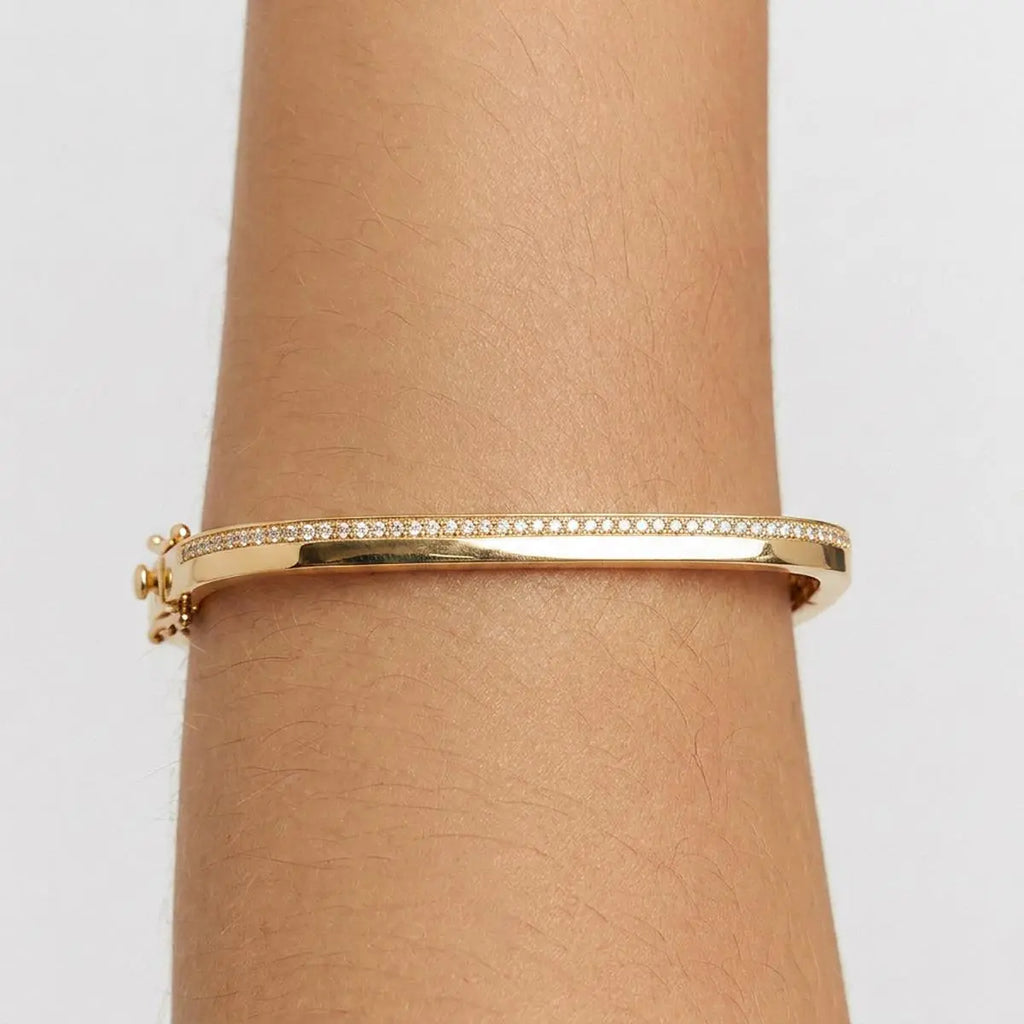Bracelete Folheado a Ouro Retangular com Uma Fileira de Zircônias