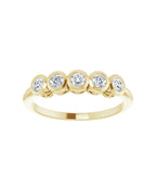 Anel Cinco Pedras com Cravação Bezel em Ouro 14k com Diamantes Naturais