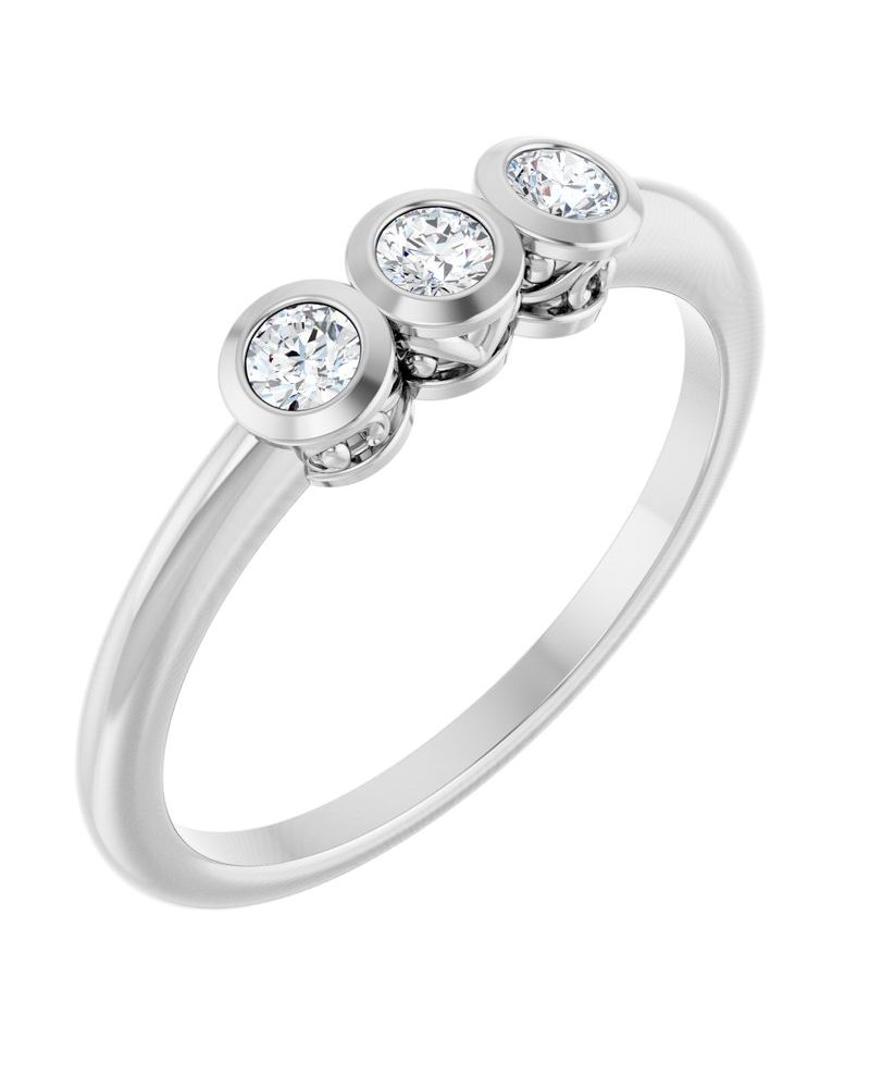Anel Três Pedras com Cravação Bezel em Ouro 14k com Diamantes Naturais
