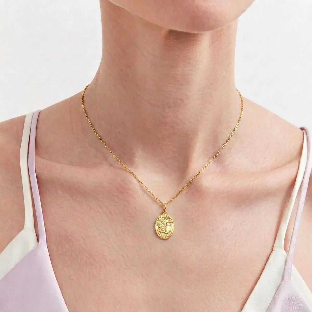 Pingente de Prata 925 Banhada a Ouro Oval Imagem São Cristóvão Liso