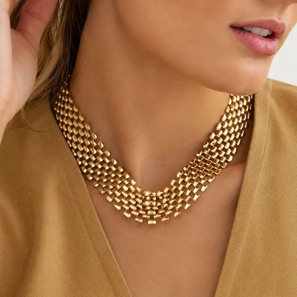 Colar Folheado a Ouro Retangular e Oval Intercalado em Sete Fileiras