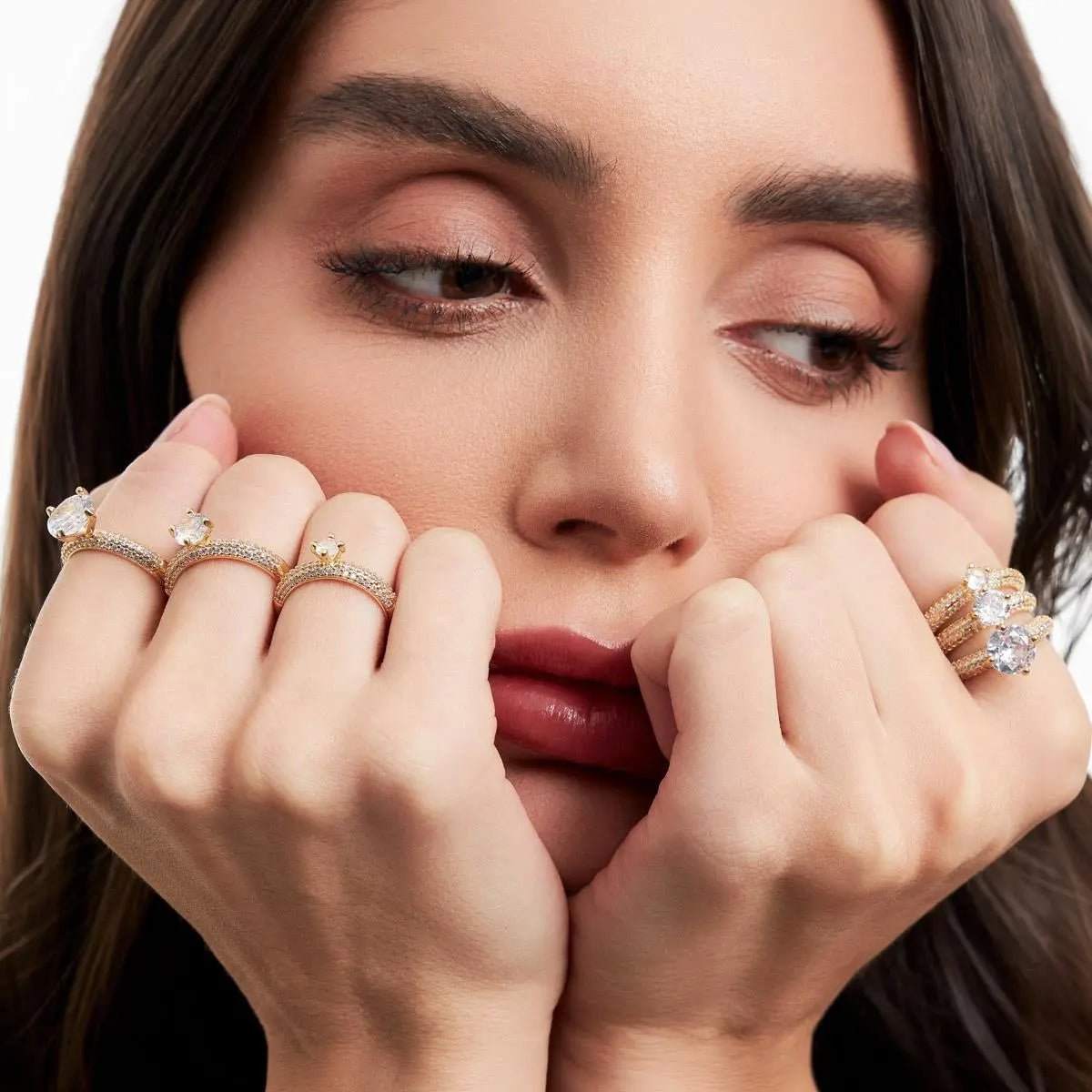 Anel Folheado a Ouro Solitário com Cristal Redondo e Zircônias