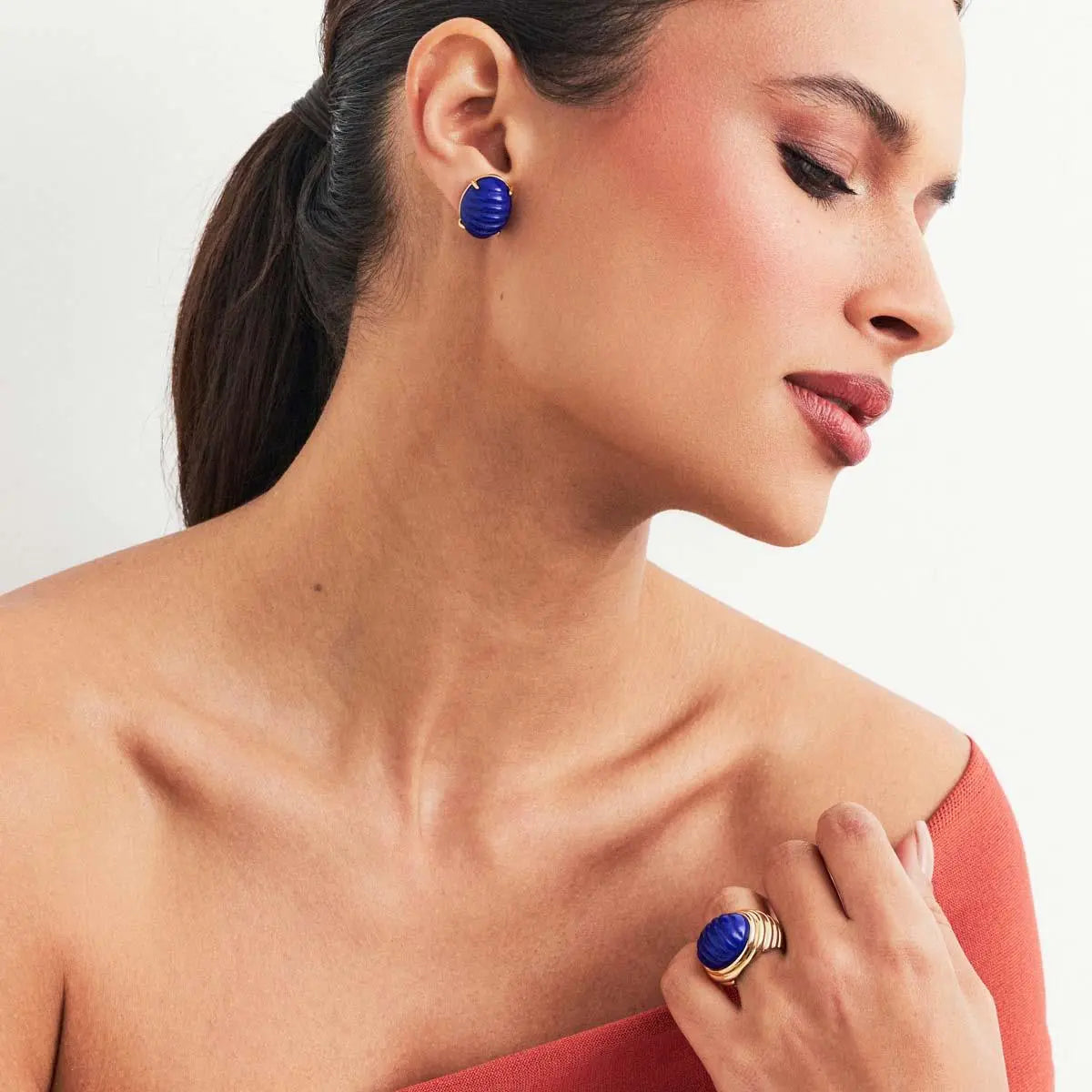 Anel Folheado a Ouro com Cristal Oval Texturizado