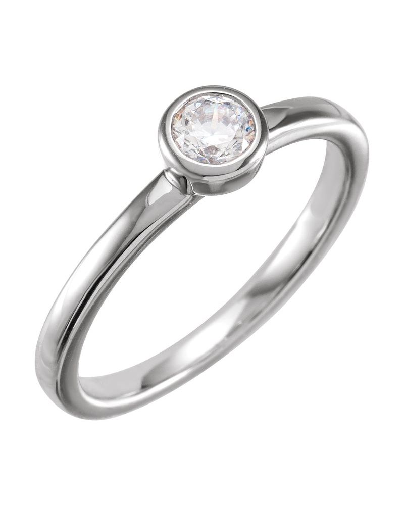 Anel com Cravação Bezel em Ouro 14k com Diamantes de Laboratório