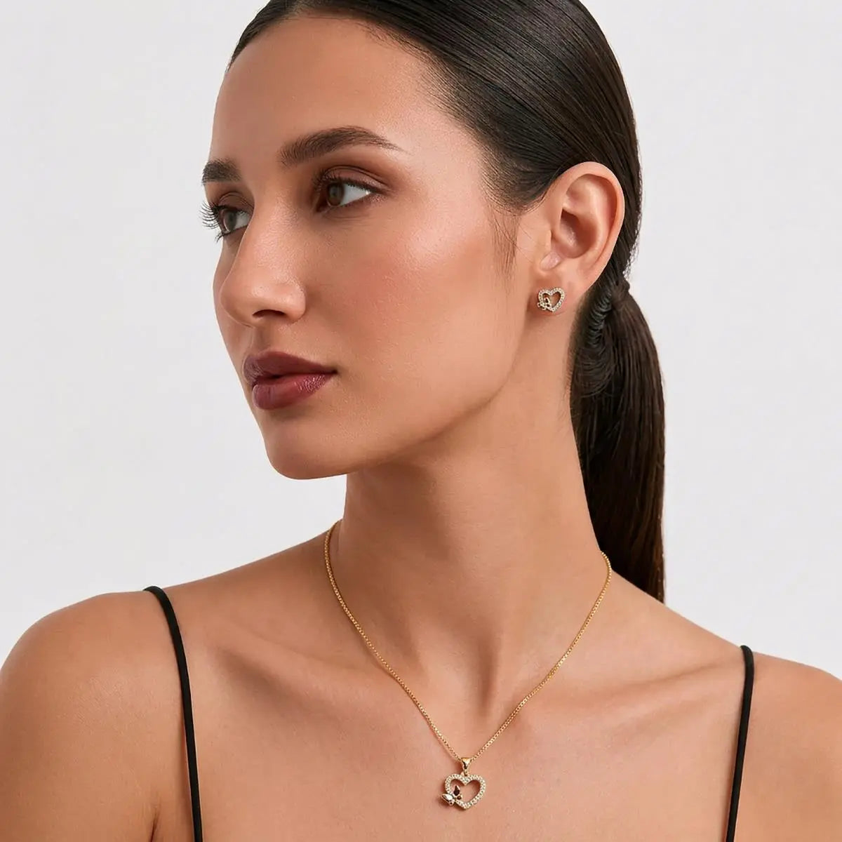 Conjunto Brinco e Colar de Coração com Laço e Zircônias
