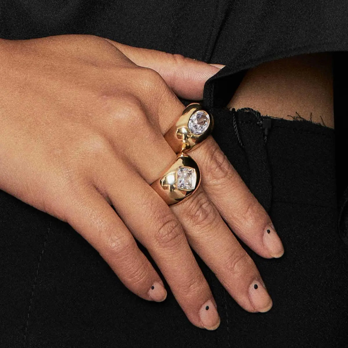Anel Folheado a Ouro Abaulado com Cristal Losango
