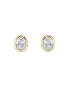 Brinco Ponto de Luz Oval com Cravação Bezel em Ouro 14k com Diamantes de Laboratório