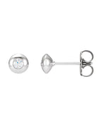 Brinco Ponto de Luz Redondo com Cravação Bezel em Ouro 14k com Diamantes Naturais