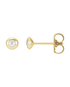 Brinco Ponto de Luz Redondo com Cravação Bezel em Ouro 14k com Diamantes Naturais