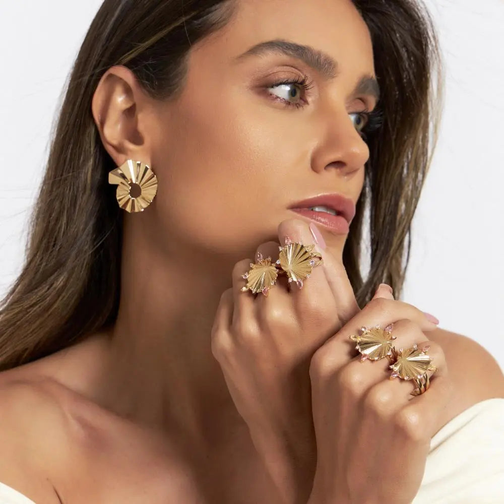 Anel Folheado a Ouro de Leque com Cristais Coloridos
