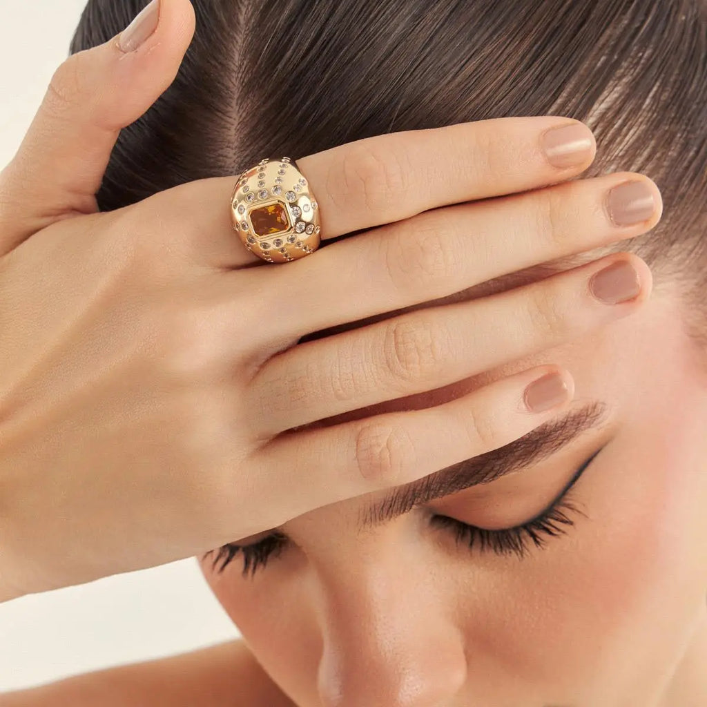Anel Folheado a Ouro com Cristal Retangular e Zircônias