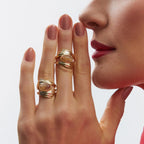 Anel Folheado a Ouro Curvo Texturizado com Cristal Oval