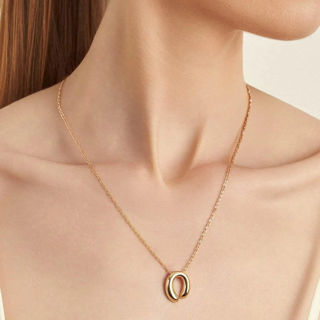 Colar Folheado a Ouro com Pingente Oval Abaulado e Vazado