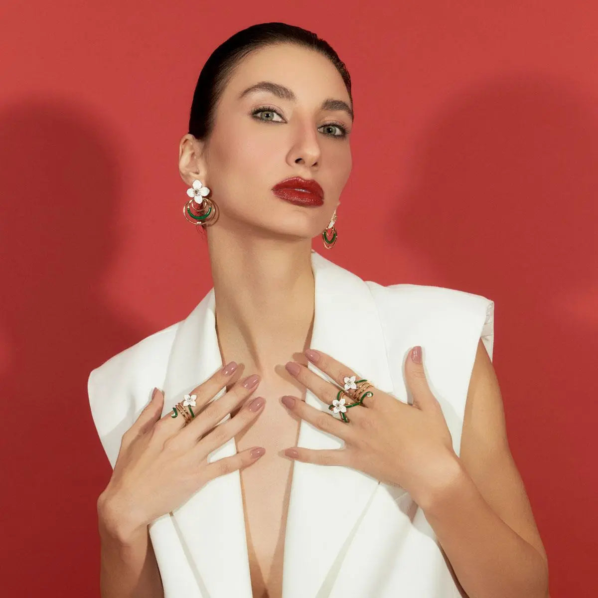 Anel Folheado a Ouro de Flor Esmaltado com Cristal e Zircônia