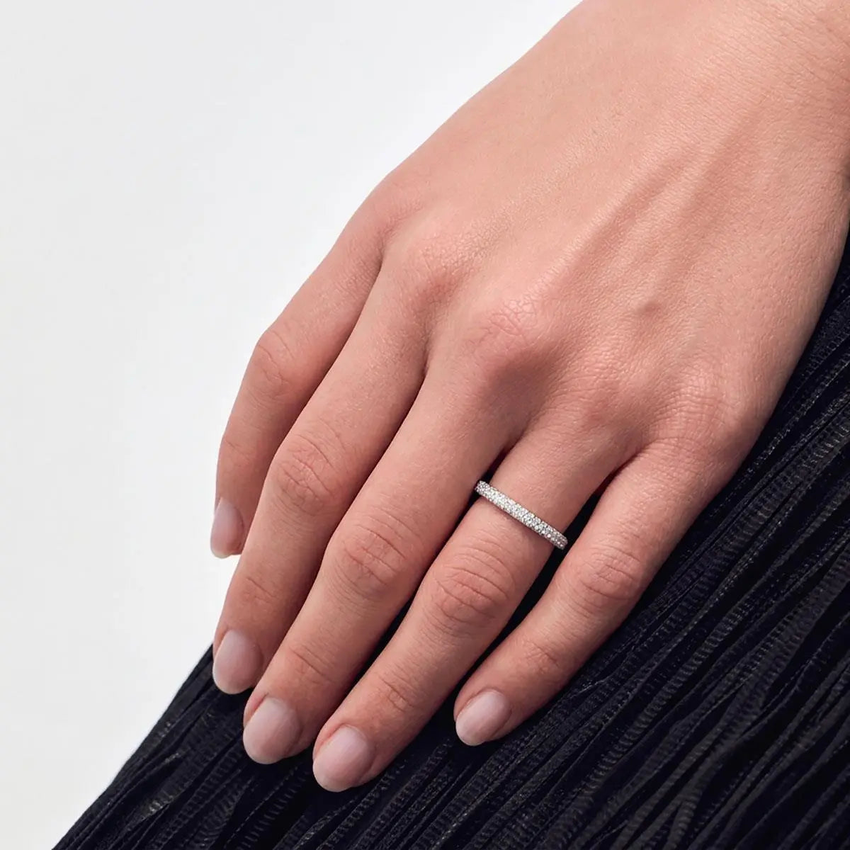Anel de Prata 925 com Três Fileiras de Pedras Moissanites 1mm