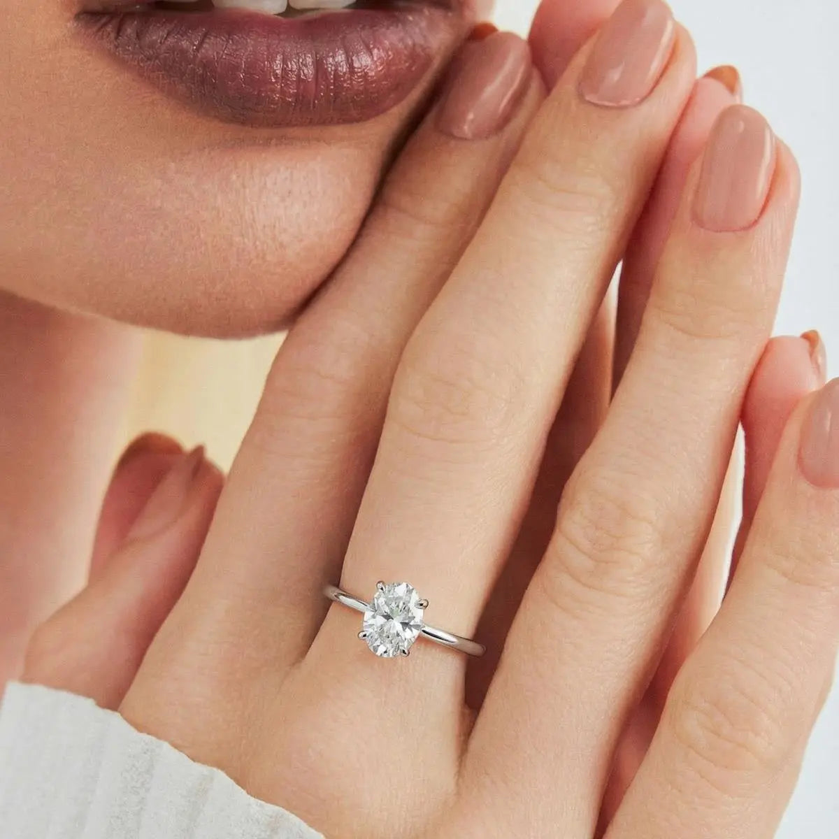 Anel de Prata 925 com Pedra Oval Moissanite 7.5mm