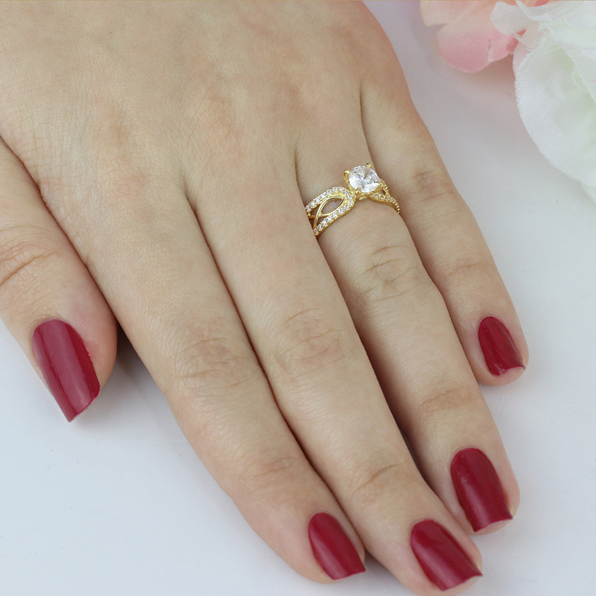 Anel Aro Chato Solitário Redondo Zircônia 5,5 mm Laterais Infinitos Vazados Cravejados em Ouro 18K