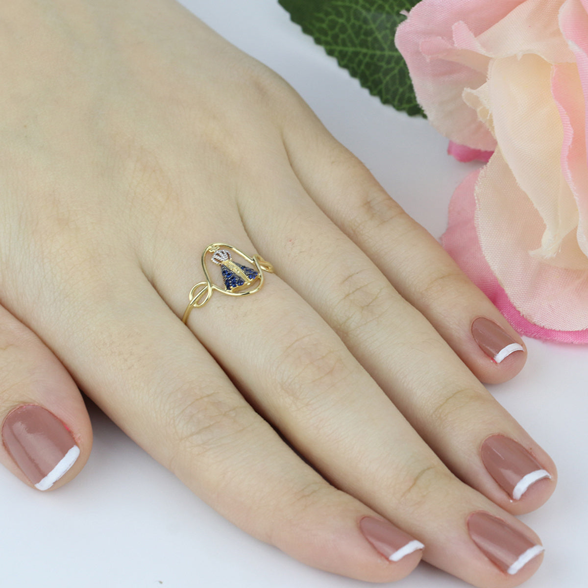 Anel Aro Entrelaçado N. Sra. Aparecida Oval Cravejado Zircônias Rodinado em Ouro 18K