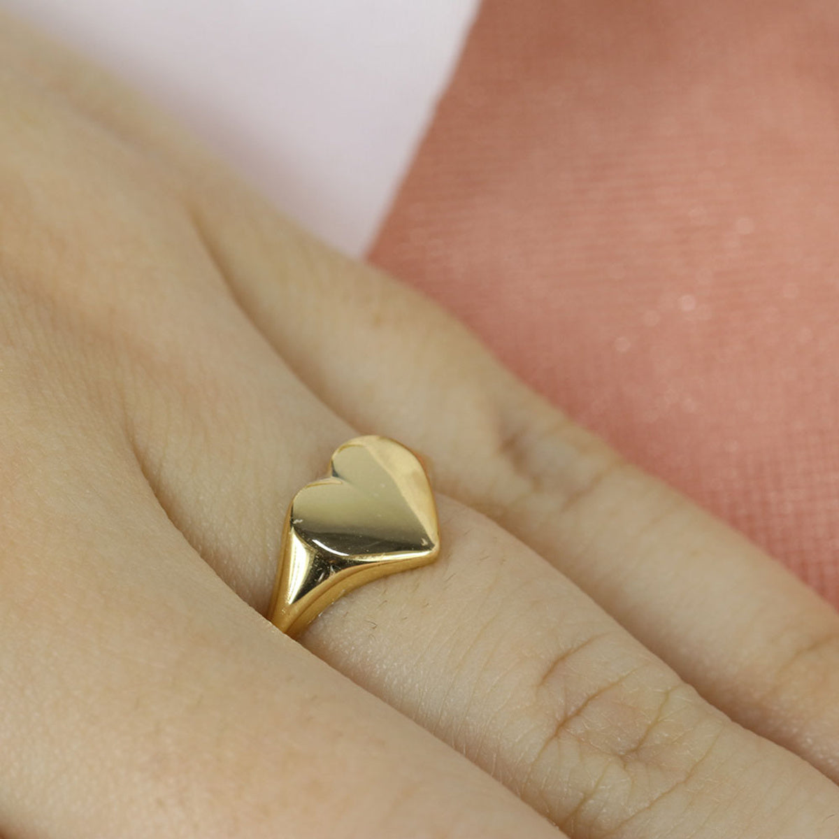 Anel Aro Fino Chapa Coração em Ouro 18K
