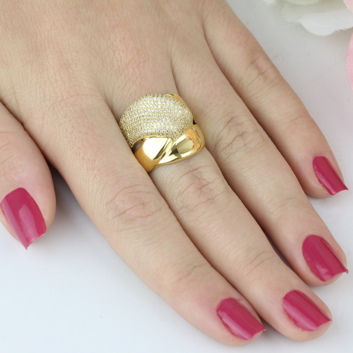 Anel Aro Largo Entrelaçado Liso e Cravejado Zircônias em Ouro 18K