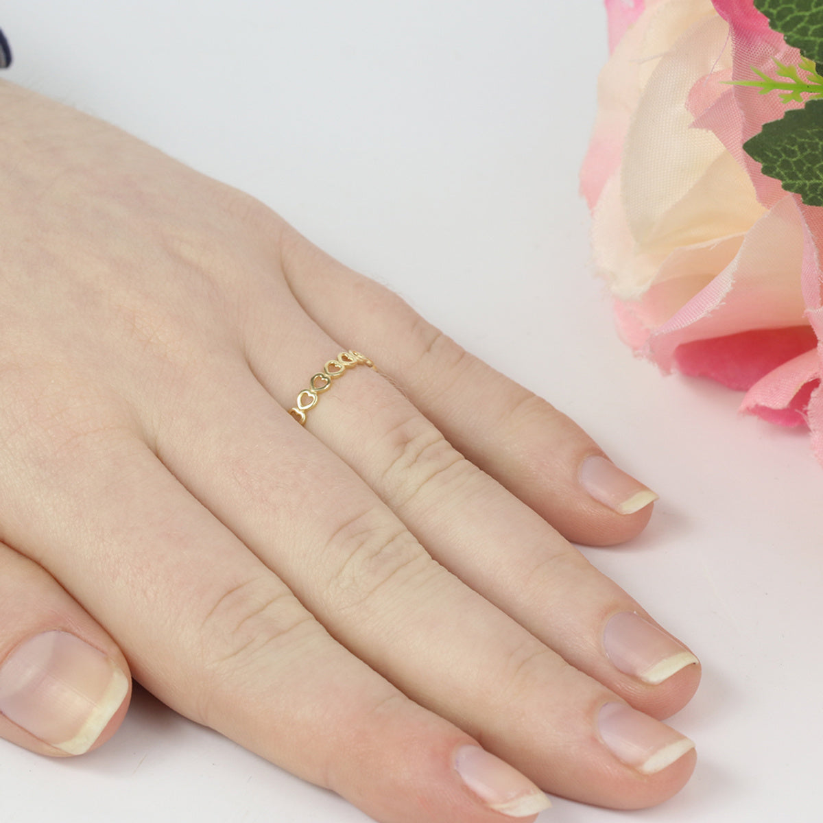 Anel Aro Simples Corações em Ouro 18K